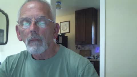 Snapshot of gulfcoast1952 chatting on 01-18-25, 09:55 Roy online show from 01-18-25, 09:55