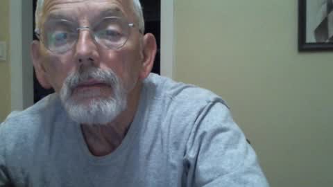 Snapshot of gulfcoast1952 chatting on 01-20-25, 12:28 Roy online show from 01-20-25, 12:28