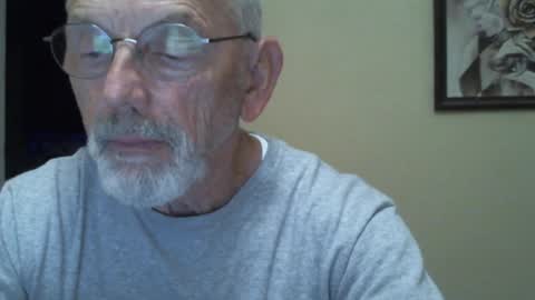 Snapshot of gulfcoast1952 chatting on 01-22-25, 12:38 Roy online show from 01-22-25, 12:38