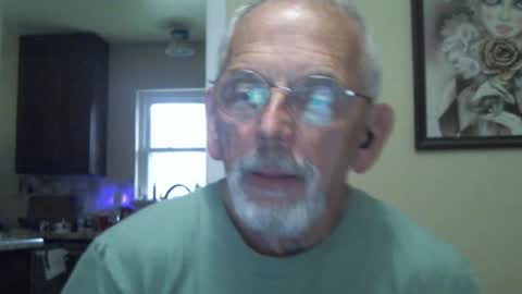 Snapshot of gulfcoast1952 chatting on 01-25-25, 02:36 Roy online show from 01-25-25, 02:36
