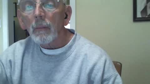 Snapshot of gulfcoast1952 chatting on 02-13-25, 02:09 Roy online show from 02-13-25, 02:09