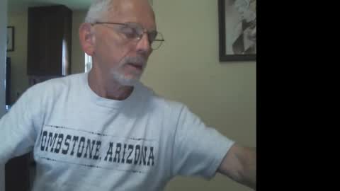 Snapshot of gulfcoast1952 chatting on 10-22-25, 01:33 Roy online show from 10-22-25, 01:33