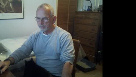 Snapshot of gulfcoast1952 chatting on 12-17-25, 02:23 Roy online show from 12-17-25, 02:23