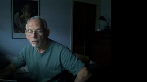 Snapshot of gulfcoast1952 chatting on 01-07-26, 02:19 Roy online show from 01-07-26, 02:19