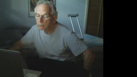Snapshot of gulfcoast1952 chatting on 03-19-26, 12:53 Roy online show from 03-19-26, 12:53