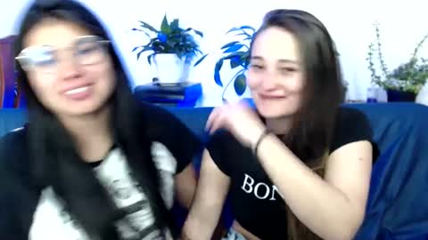 Vane blonde and Hazell black hair online show from 01-22-25, 06:31