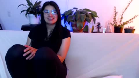 Vane blonde and Hazell black hair online show from 02-10-25, 05:30