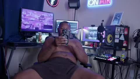Snapshot of gunnznglory chatting on 06-17-26, 03:57 Just online for a little while having fun online show from 06-17-26, 03:57