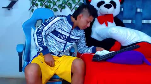 Snapshot of gurxxxt chatting on 10-26-25, 12:22 Hakim online show from 10-26-25, 12:22