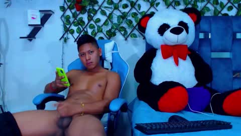 Snapshot of gurxxxt chatting on 11-03-25, 01:56 Hakim online show from 11-03-25, 01:56