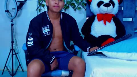 Snapshot of gurxxxt chatting on 11-09-25, 03:10 Hakim online show from 11-09-25, 03:10