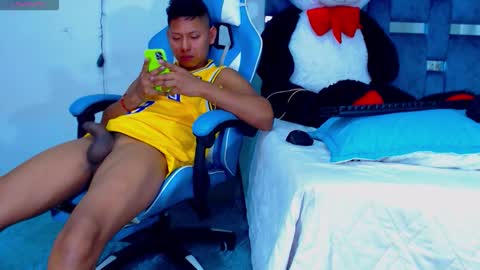 Snapshot of gurxxxt chatting on 11-25-25, 04:07 Hakim online show from 11-25-25, 04:07