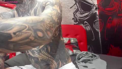 Snapshot of gury_tattoo chatting on 03-23-26, 03:05 Gury online show from 03-23-26, 03:05