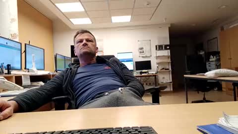 guschidick online show from 10-28-25, 02:37