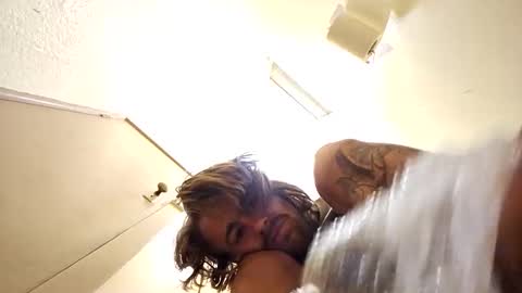 Snapshot of gusmuss chatting on 01-16-26, 02:32 Jamie online show from 01-16-26, 02:32