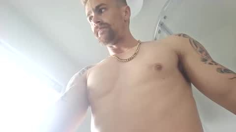 Snapshot of gusmuss chatting on 02-04-26, 10:04 Jamie online show from 02-04-26, 10:04