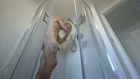 Snapshot of gusmuss chatting on 02-11-26, 12:04 Jamie online show from 02-11-26, 12:04