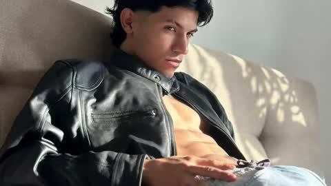 Snapshot of guts_x chatting on 02-25-25, 04:53 Guts online show from 02-25-25, 04:53