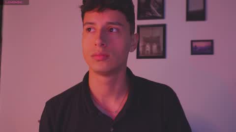 Snapshot of guy_twinks chatting on 01-09-26, 04:26 Gabriel online show from 01-09-26, 04:26