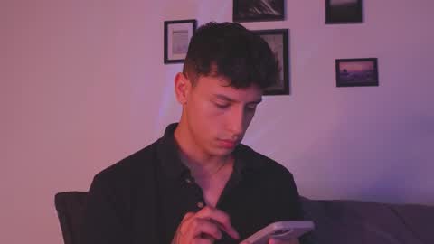 Snapshot of guy_twinks chatting on 01-14-26, 05:24 Gabriel online show from 01-14-26, 05:24