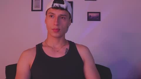 Snapshot of guy_twinks chatting on 01-15-26, 06:18 Gabriel online show from 01-15-26, 06:18