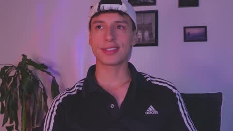 Snapshot of guy_twinks chatting on 01-17-26, 06:51 Gabriel online show from 01-17-26, 06:51