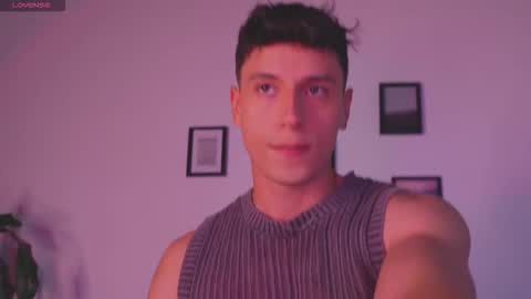 Snapshot of guy_twinks chatting on 02-26-26, 05:06 Gabriel online show from 02-26-26, 05:06