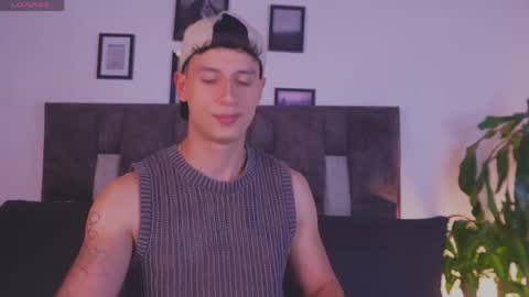 Snapshot of guy_twinks chatting on 05-09-26, 05:23 Gabriel online show from 05-09-26, 05:23
