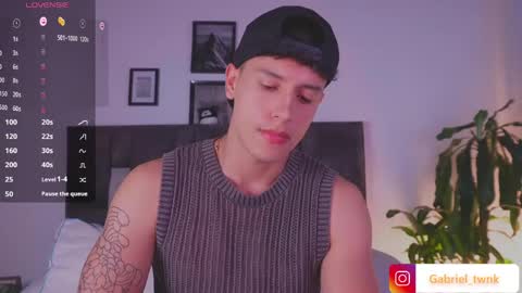Snapshot of guy_twinks chatting on 06-07-26, 05:33 Gabriel online show from 06-07-26, 05:33