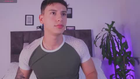 Snapshot of guy_twinks chatting on 07-07-26, 04:59 Gabriel online show from 07-07-26, 04:59