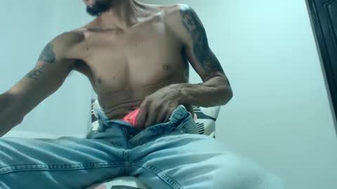 Snapshot of guytav30 chatting on 02-22-25, 08:29 Andy online show from 02-22-25, 08:29