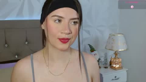 Snapshot of gwen_drew chatting on 12-19-25, 01:07 Gwen Drew online show from 12-19-25, 01:07