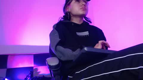 gwenhazel online show from 11-20-25, 11:21