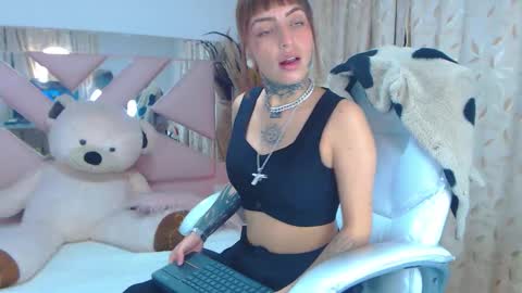 gyal_8_ online show from 10-04-25, 04:32