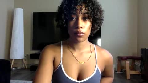 Snapshot of gyalxoxo chatting on 02-18-26, 06:15 gyalxoxo online show from 02-18-26, 06:15