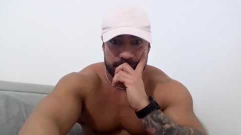 Snapshot of gymking999 chatting on 02-06-25, 01:32 gymking999 online show from 02-06-25, 01:32