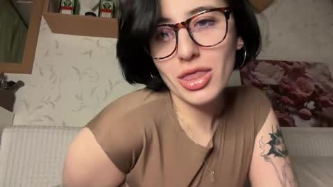 Snapshot of h3l9a_pataki chatting on 09-30-25, 01:38 Helga online show from 09-30-25, 01:38