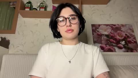 Snapshot of h3l9a_pataki chatting on 10-27-25, 05:06 Helga online show from 10-27-25, 05:06