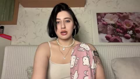 Snapshot of h3l9a_pataki chatting on 11-12-25, 12:49 Helga online show from 11-12-25, 12:49