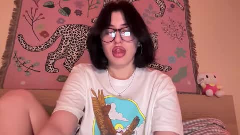 Snapshot of h3l9a_pataki chatting on 02-22-26, 04:49 Helga online show from 02-22-26, 04:49