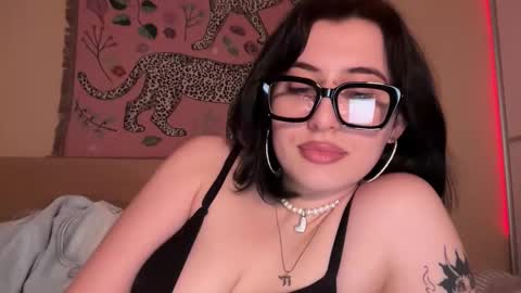 Snapshot of h3l9a_pataki chatting on 03-20-26, 04:01 Helga online show from 03-20-26, 04:01