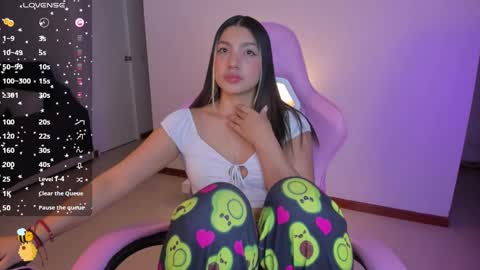 Snapshot of h3y_mia3 chatting on 01-20-25, 06:10 Paulina online show from 01-20-25, 06:10