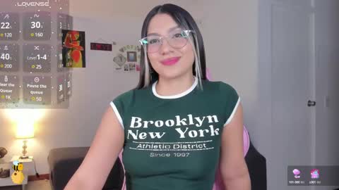 Snapshot of h3y_mia3 chatting on 03-07-25, 07:08 Paulina online show from 03-07-25, 07:08