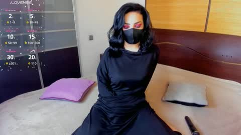 Linda online show from 09-28-25, 04:07
