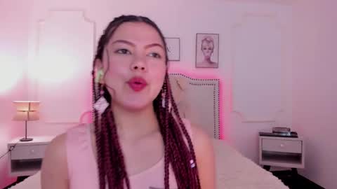Snapshot of hade_se chatting on 01-09-25, 07:42 Eva online show from 01-09-25, 07:42