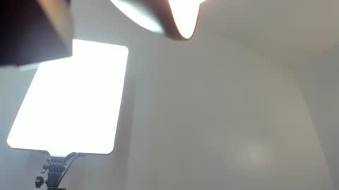 Hadid online show from 03-09-26, 07:07