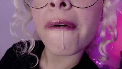 Haely online show from 06-25-26, 05:12