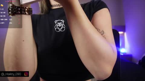 Hailey online show from 10-06-25, 03:04