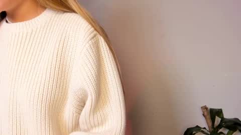 Snapshot of hailey_firee chatting on 09-18-25, 02:35 Hailey online show from 09-18-25, 02:35