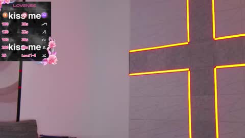 Snapshot of hailey_peach chatting on 12-18-25, 06:36 HaileyPeach online show from 12-18-25, 06:36